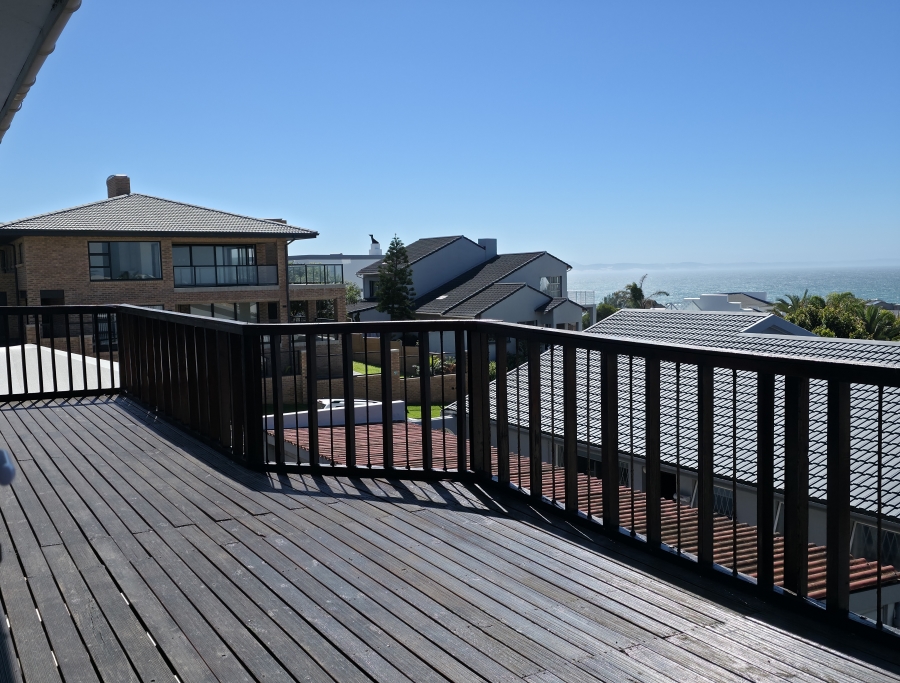 6 Bedroom Property for Sale in Wavecrest Eastern Cape